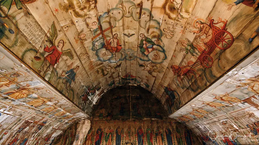 Voûte peinte d’une église, dans le Maramurès